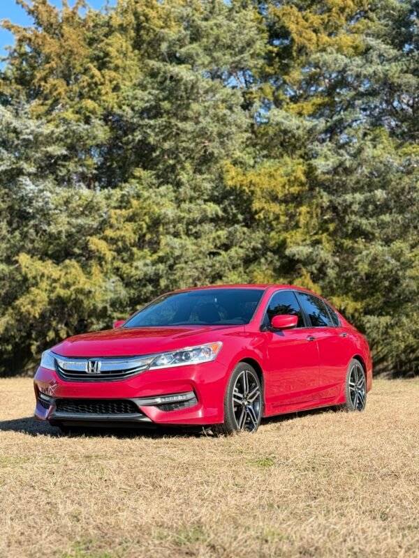 2017 HONDA ACCORD SPORT.   115K MILLAS