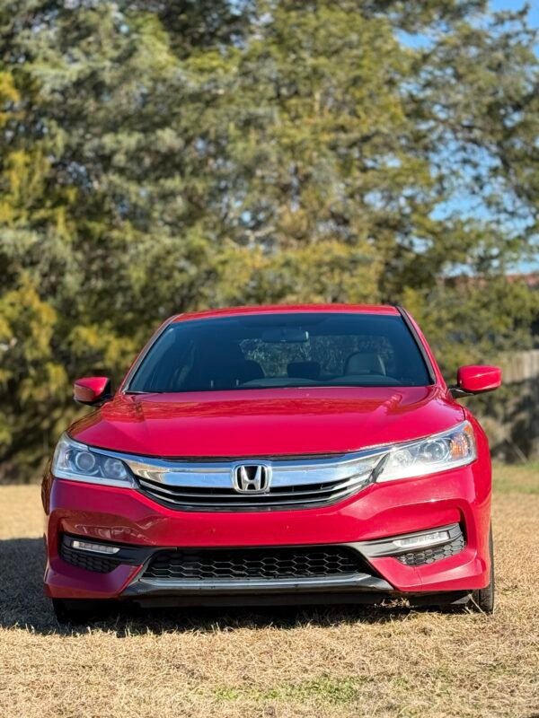 2017 HONDA ACCORD SPORT.   115K MILLAS