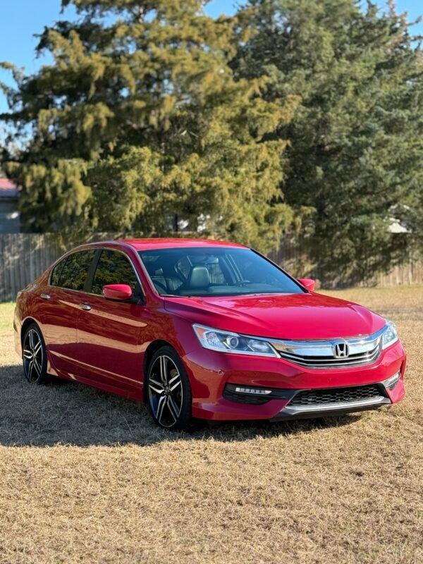 2017 HONDA ACCORD SPORT.   115K MILLAS