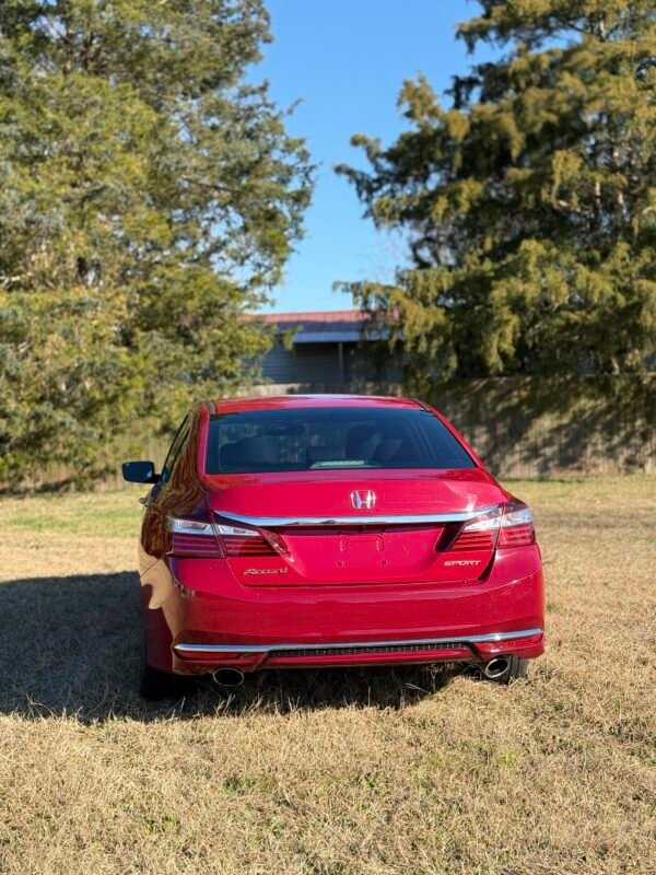 2017 HONDA ACCORD SPORT.   115K MILLAS