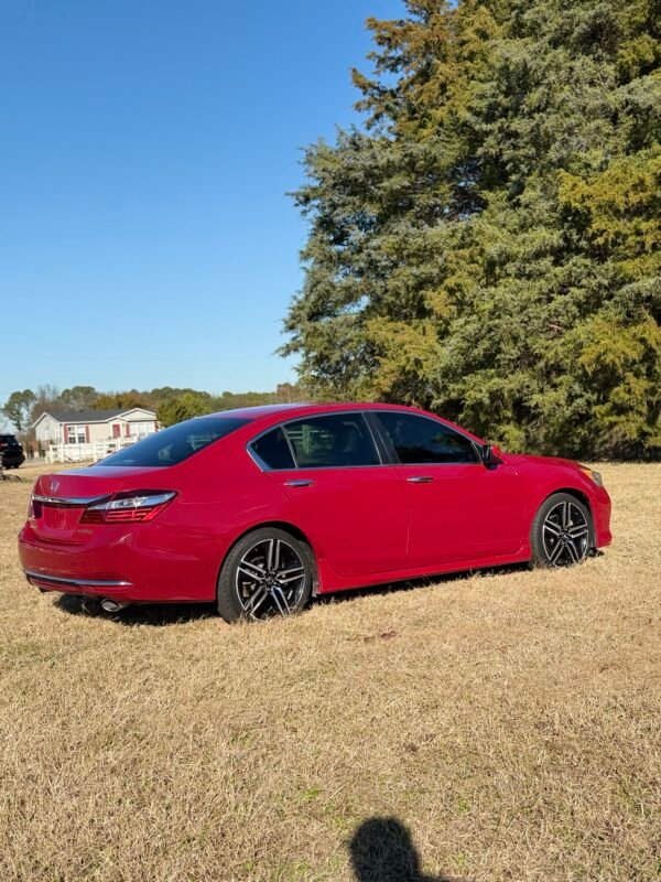 2017 HONDA ACCORD SPORT.   115K MILLAS