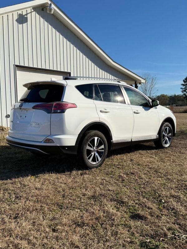 2017 TOYOTA RAV4  XLE 109K MILAS