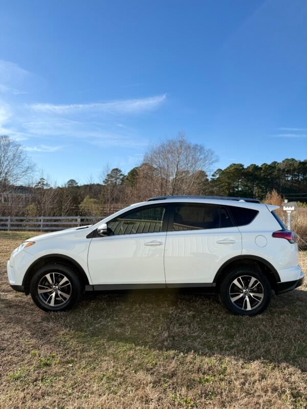 2017 TOYOTA RAV4  XLE 109K MILAS