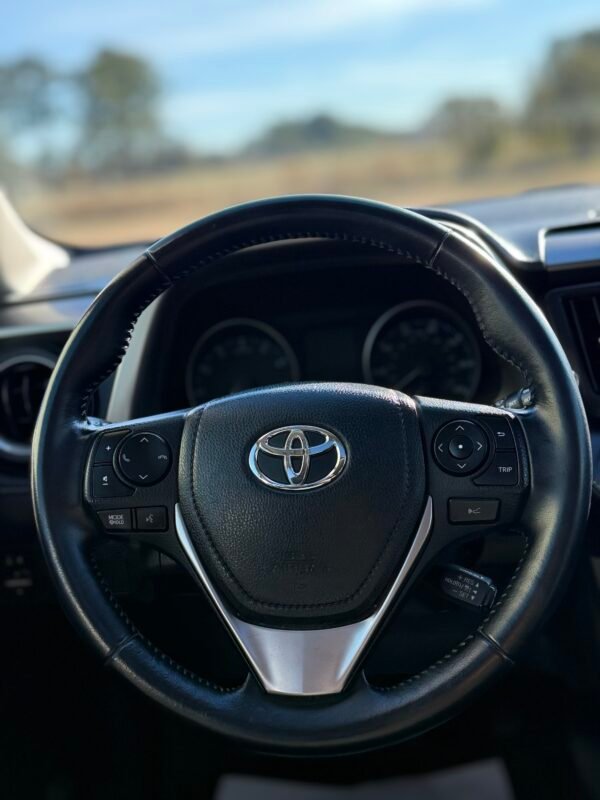 2017 TOYOTA RAV4  XLE 109K MILAS
