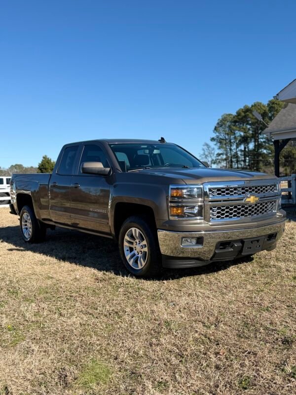2015 CHEVROLET SILVERADO LT   95K MILLAS
