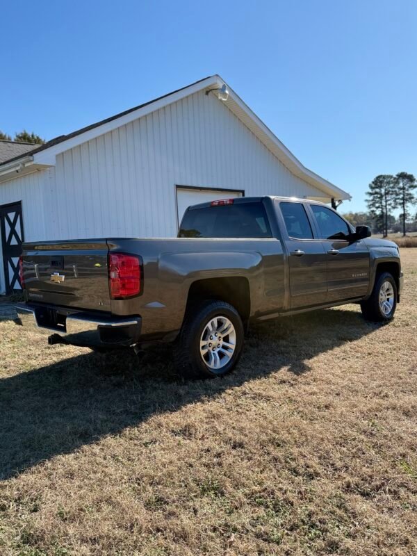2015 CHEVROLET SILVERADO LT   95K MILLAS