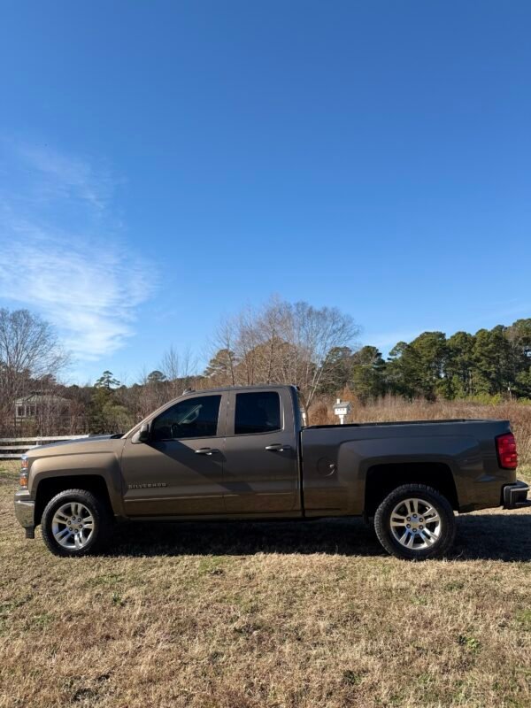2015 CHEVROLET SILVERADO LT   95K MILLAS