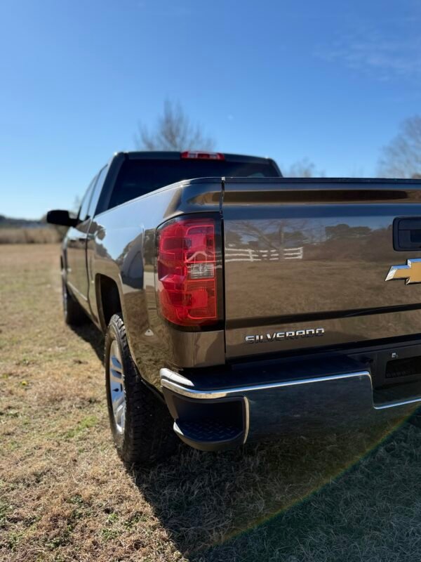 2015 CHEVROLET SILVERADO LT   95K MILLAS