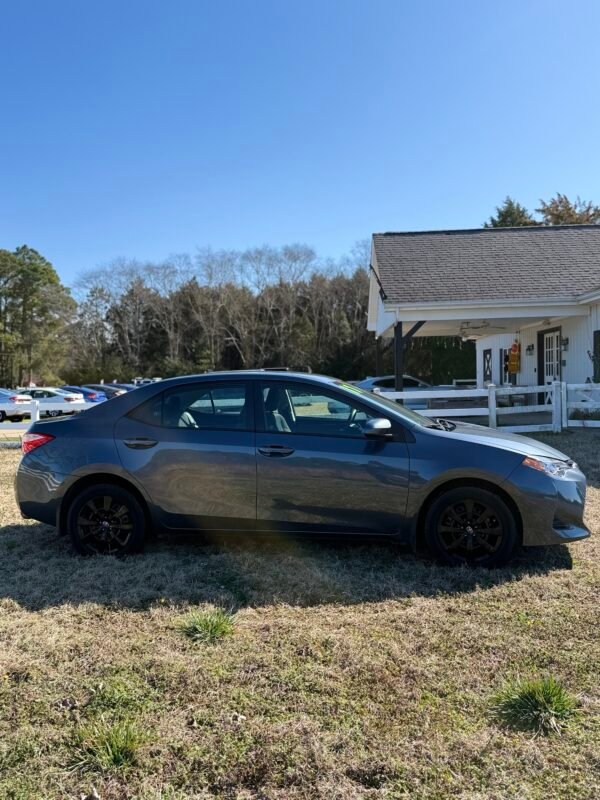 img_8707 2017 TOYOTA COROLLA LE | 107 MILES