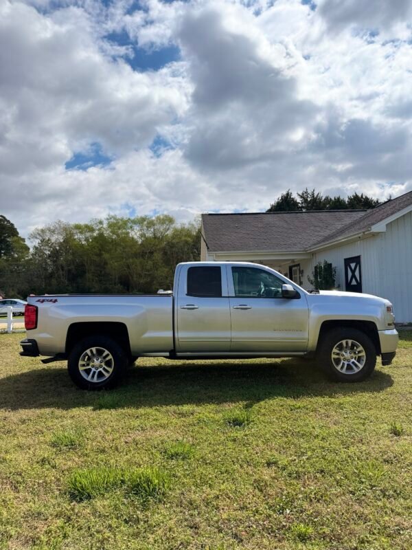 img_0621-5 2018 CHEVROLET SILVERADO LT | 116K MILES