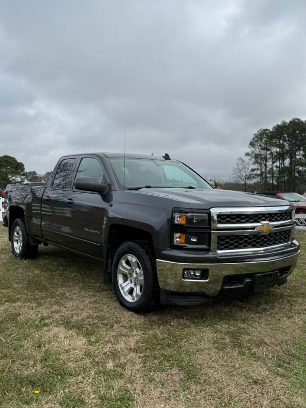 img_9230-4 2015 CHEVROLET SILVERADO K1500 | 100K MILES