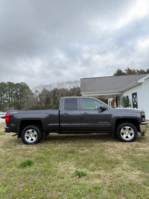 img_9231-4 2015 CHEVROLET SILVERADO K1500 | 100K MILES