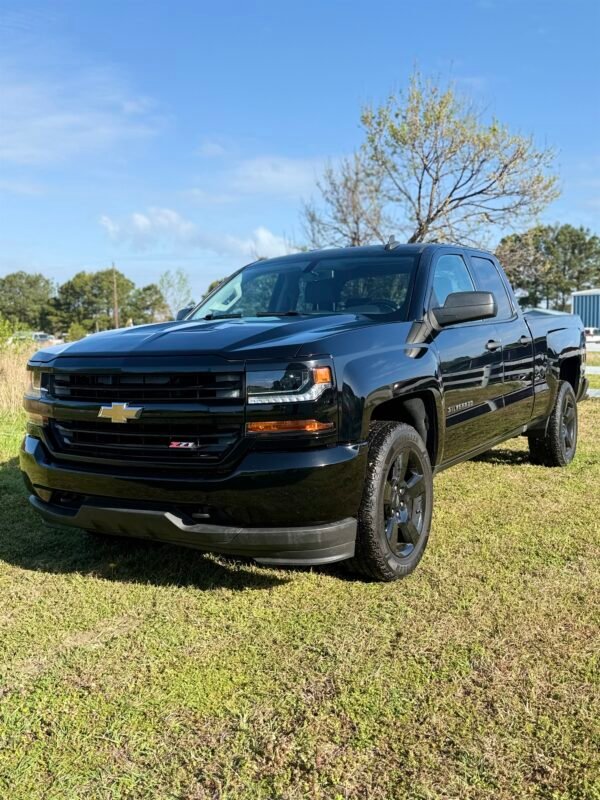 2017 CHEVROLET SILVERADO 1500 CUSTOM | 135K MILES