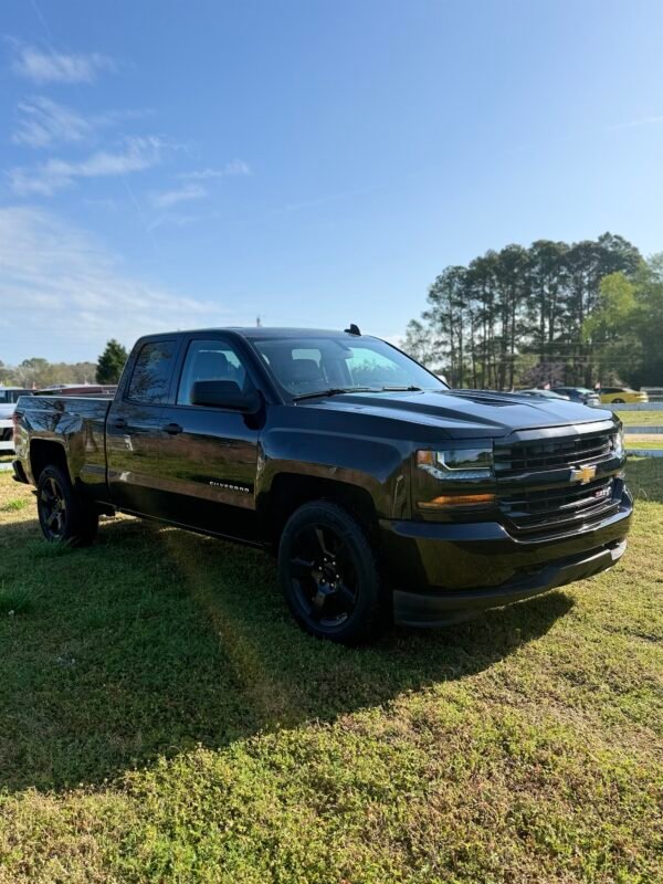 2017 CHEVROLET SILVERADO 1500 CUSTOM | 135K MILES