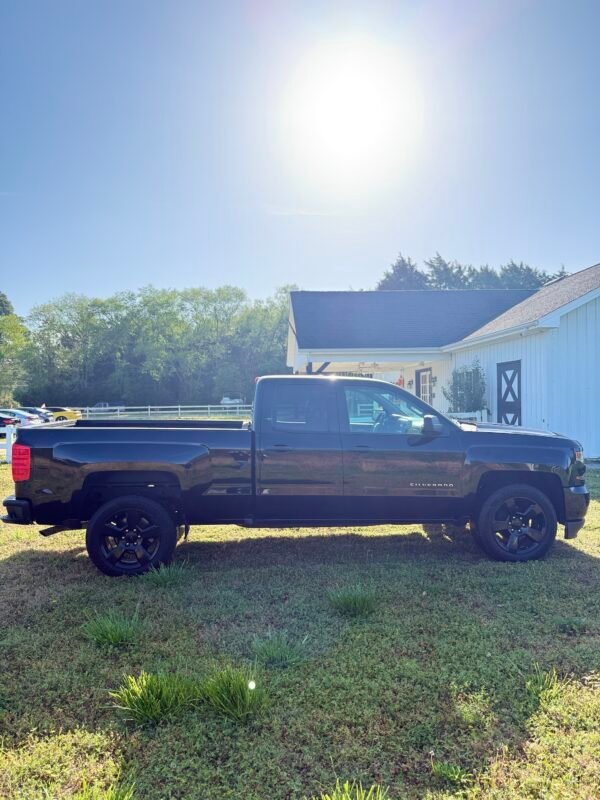 2017 CHEVROLET SILVERADO 1500 CUSTOM | 135K MILES