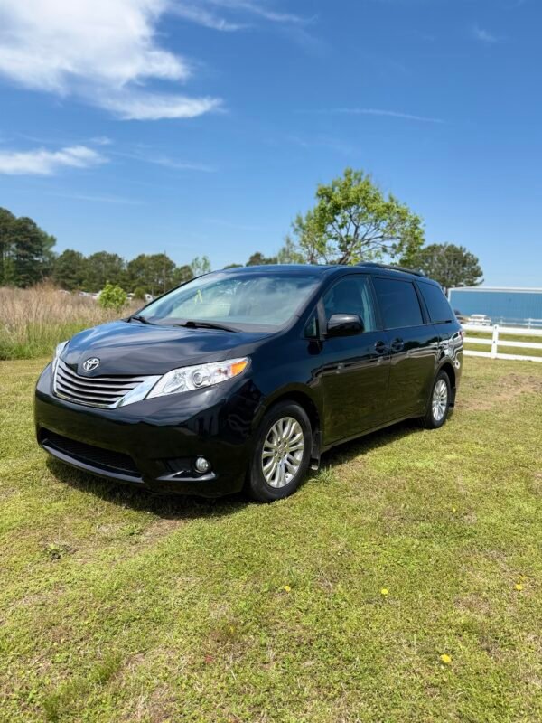 2017 TOYOTA SIENNA XLE | 160K MILES