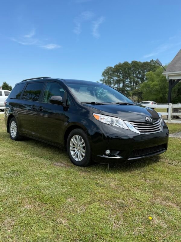 2017 TOYOTA SIENNA XLE | 160K MILES