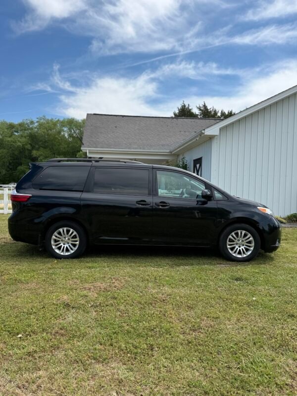 2017 TOYOTA SIENNA XLE | 160K MILES