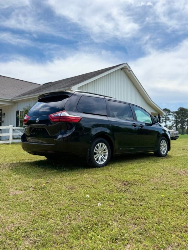 2017 TOYOTA SIENNA XLE | 160K MILES