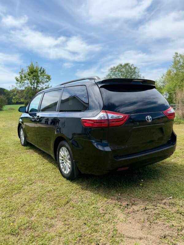 2017 TOYOTA SIENNA XLE | 160K MILES
