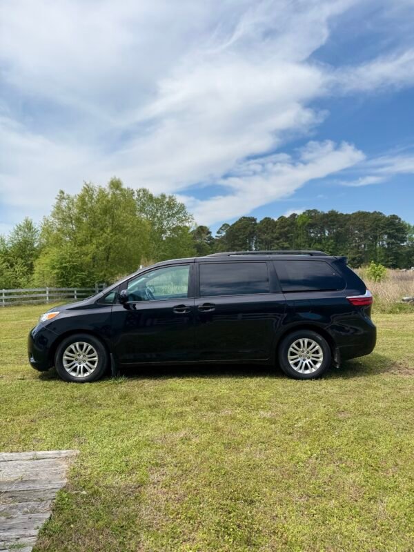2017 TOYOTA SIENNA XLE | 160K MILES