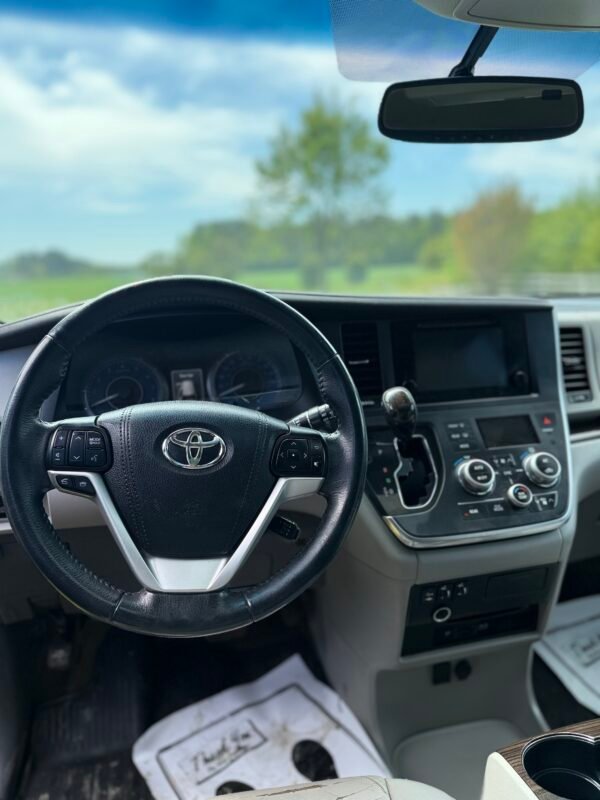 2017 TOYOTA SIENNA XLE | 160K MILES
