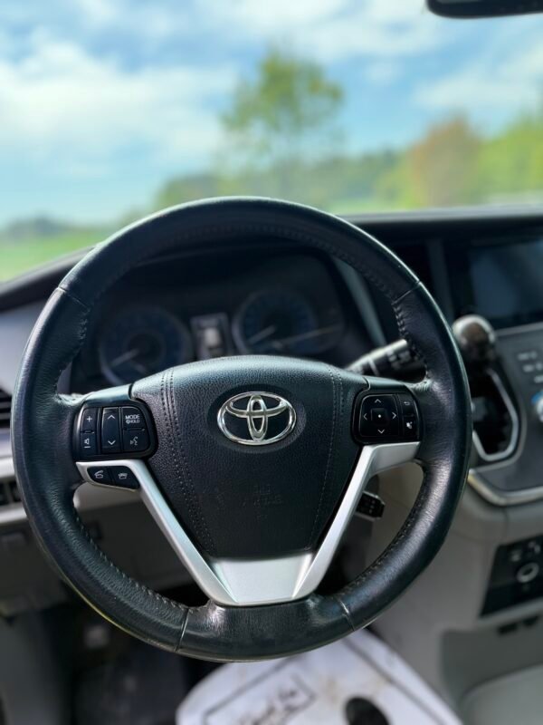 2017 TOYOTA SIENNA XLE | 160K MILES