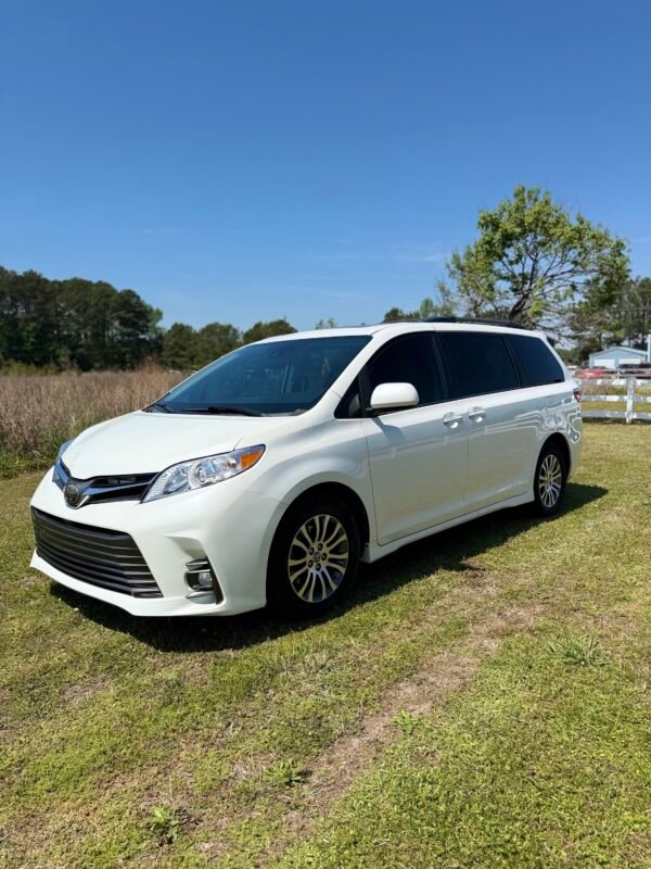 2020 TOYOTA SIENNA XLE | 102