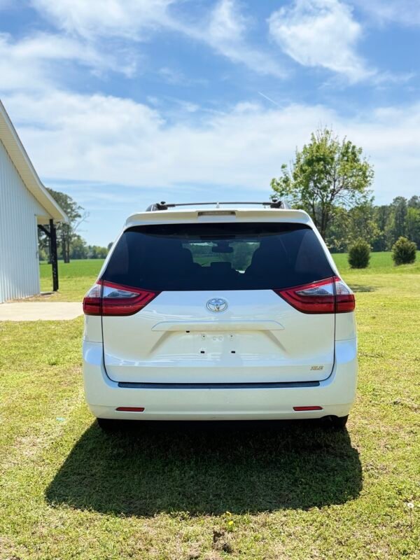 2020 TOYOTA SIENNA XLE | 102