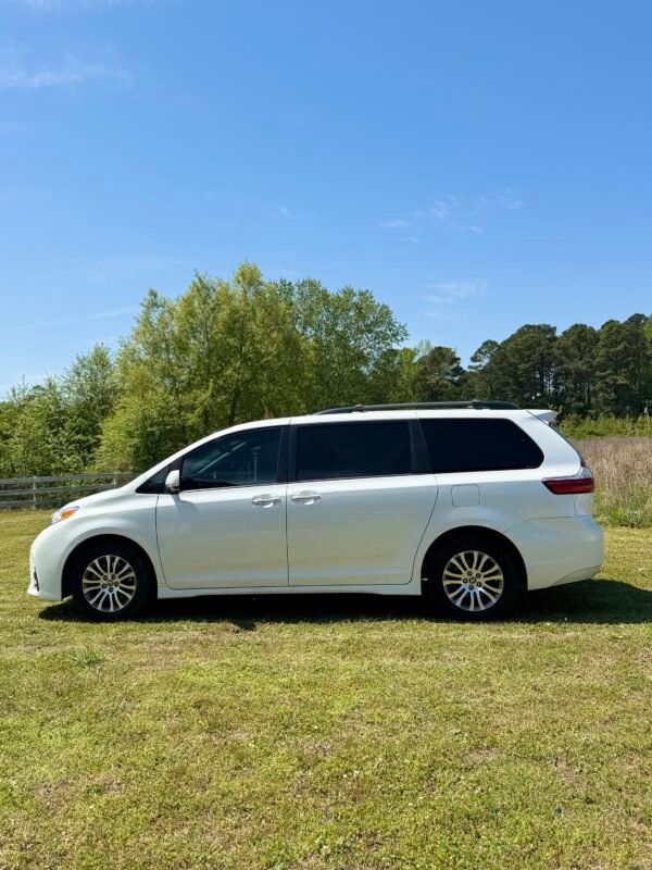 2020 TOYOTA SIENNA XLE | 102