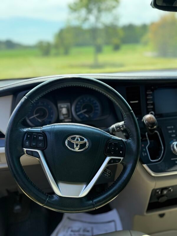 2020 TOYOTA SIENNA XLE | 102