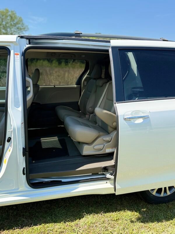 2020 TOYOTA SIENNA XLE | 102