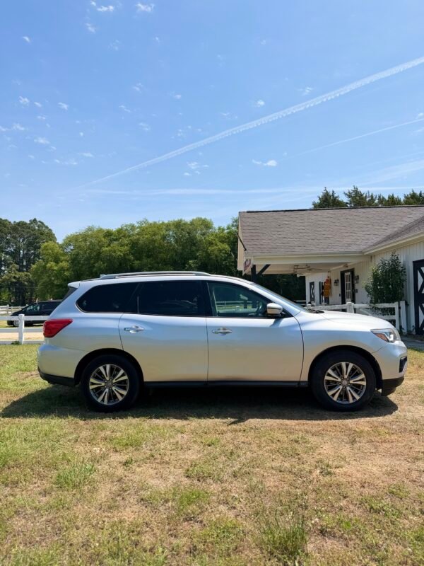 2020 NISSAN PATHFINDER SL | 120K MILES