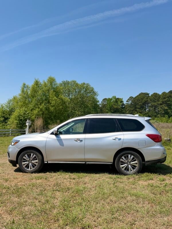 2020 NISSAN PATHFINDER SL | 120K MILES
