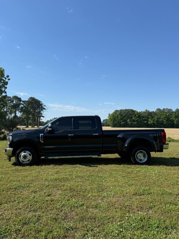 f3ed3dca-c795-458e-9ac1-dff4040c29b3-2 2022 FORD F-350 SUPER DUTY LARIAT CREW CAB | 94K MILES