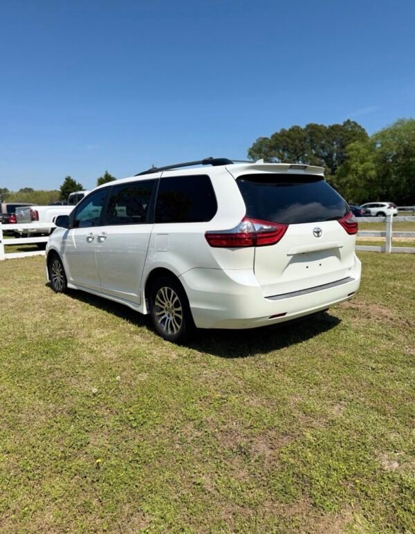 2020 TOYOTA SIENNA XLE | 102K MILES