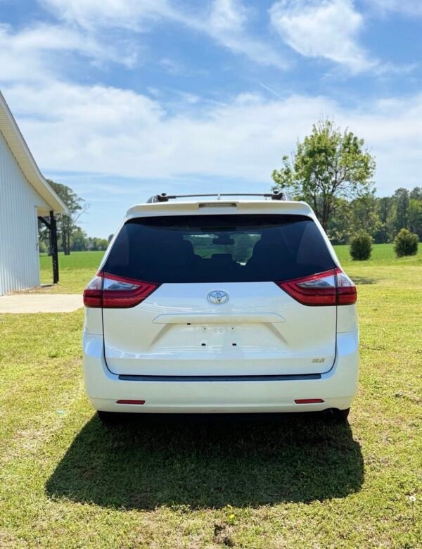 2020 TOYOTA SIENNA XLE | 102K MILES