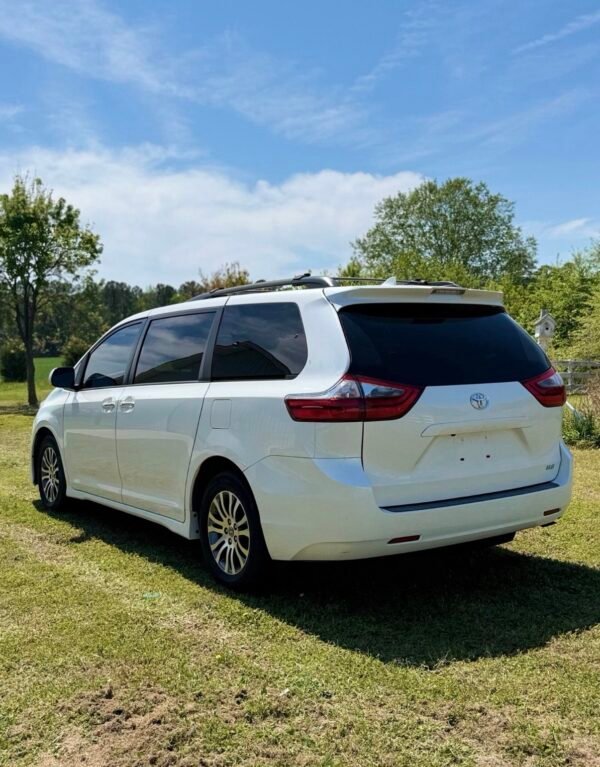 2020 TOYOTA SIENNA XLE | 102K MILES