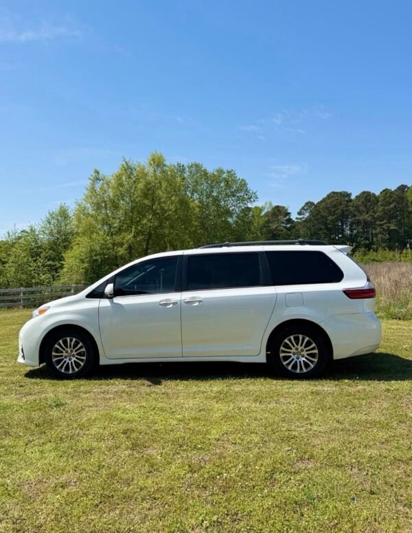 2020 TOYOTA SIENNA XLE | 102K MILES