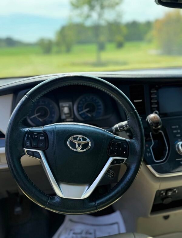 2020 TOYOTA SIENNA XLE | 102K MILES