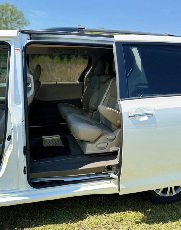 2020 TOYOTA SIENNA XLE | 102K MILES