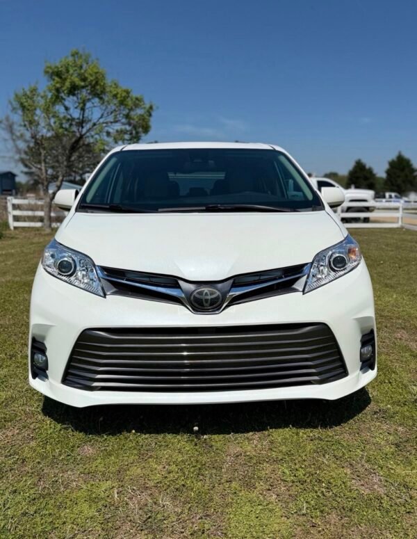2020 TOYOTA SIENNA XLE | 102K MILES