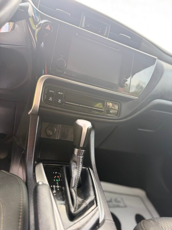2019 TOYOTA COROLLA LE | 100K MILES