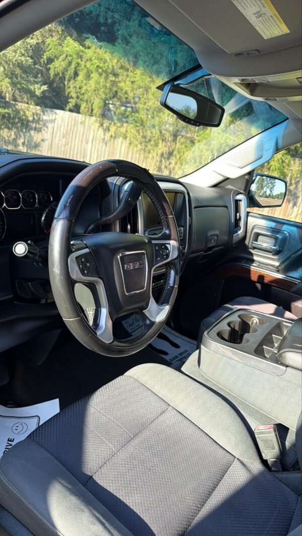 a2ecb721-f0a5-4012-a9dd-f8912e727373-2 2014 GMC SIERRA SLE | 165K MILES