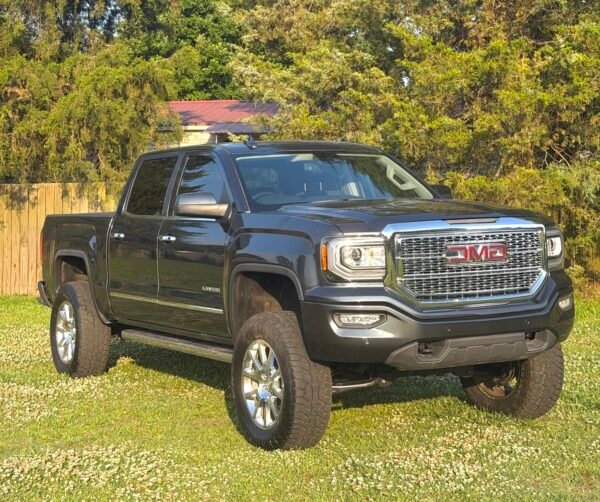 2017 GMC SIERRA DENALI 112 K MILLAS