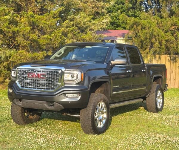 2017 GMC SIERRA DENALI 112 K MILLAS