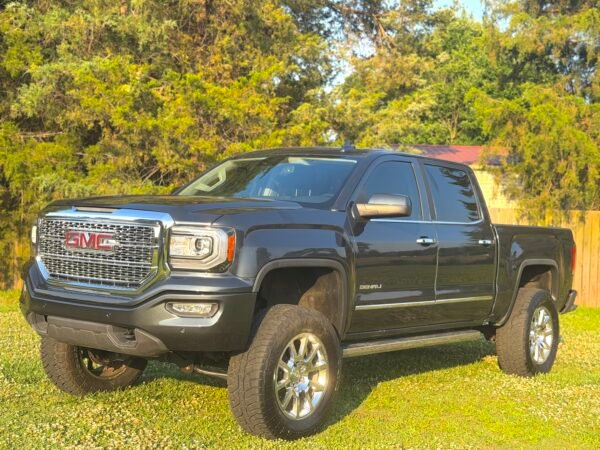 2017 GMC SIERRA DENALI 112 K MILLAS