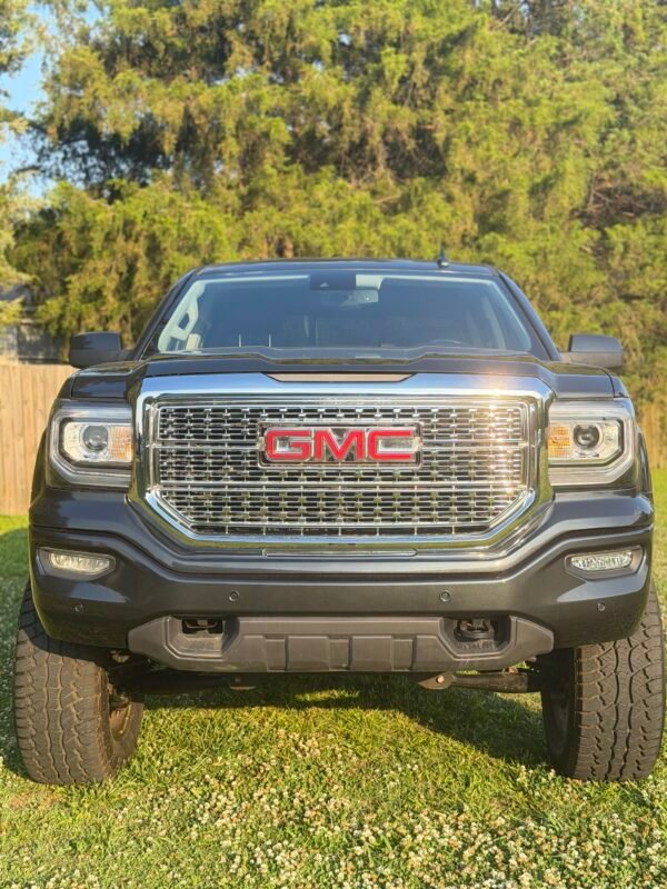 2017 GMC SIERRA DENALI 112 K MILLAS