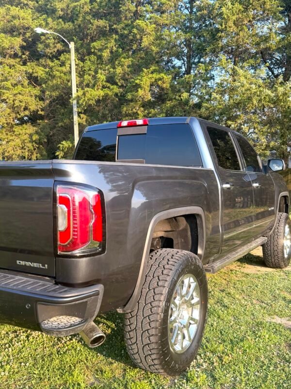 2017 GMC SIERRA DENALI 112 K MILLAS