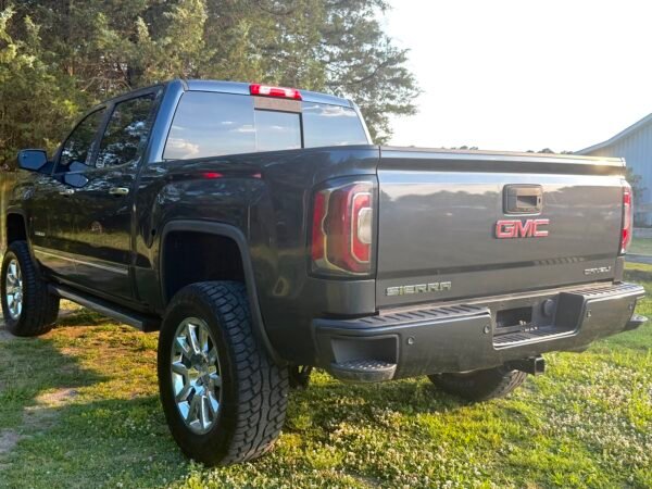 2017 GMC SIERRA DENALI 112 K MILLAS